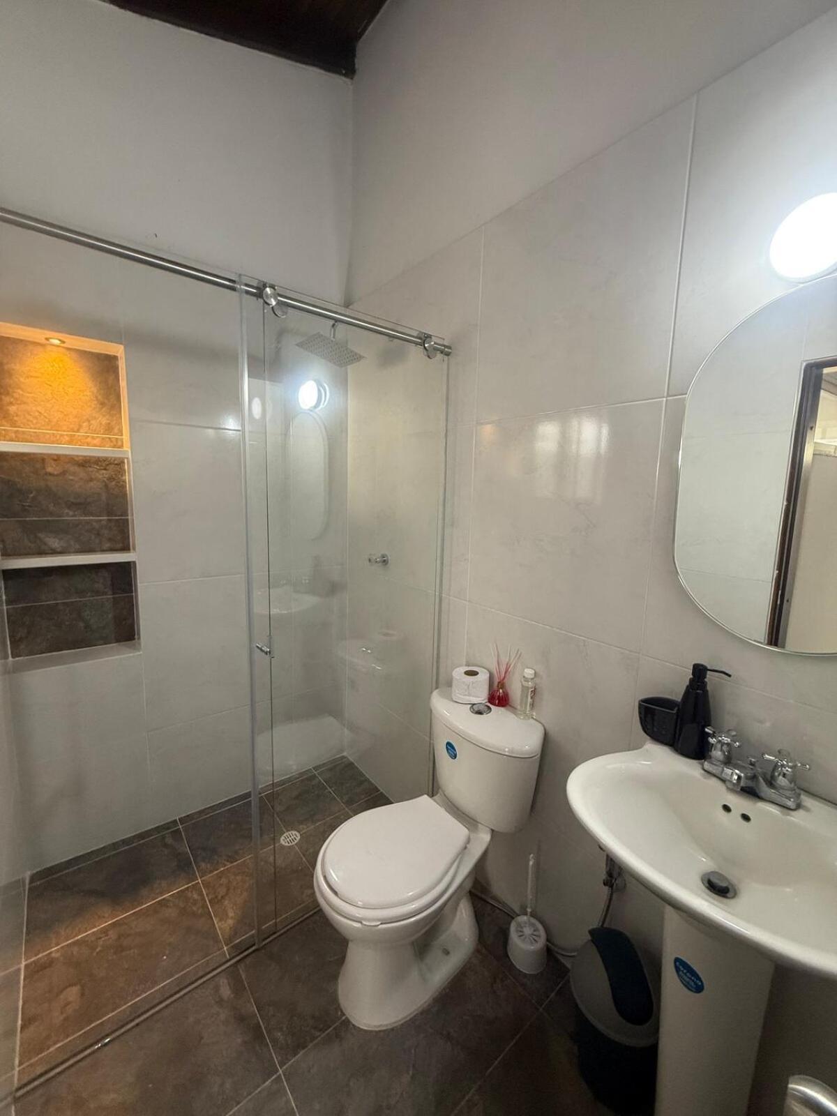 Hermosa Habitacion A Una Cuadra Del Ventura Plaza 3 Cúcuta المظهر الخارجي الصورة